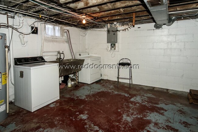 Building Photo - Coming Soon! 2 Bedroom/ 1.5 Bath Forest Hi...