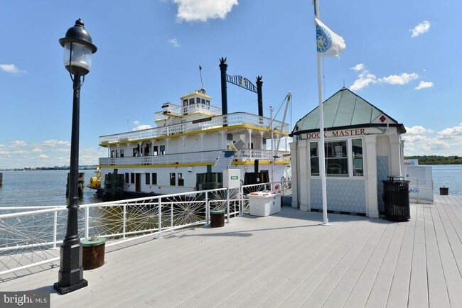 Building Photo - 700 Kahn Pl