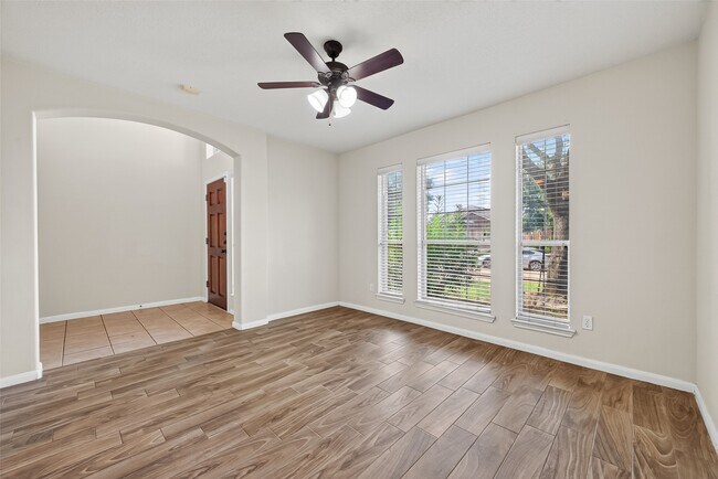 Building Photo - 9127 N Ferndale Pl Dr