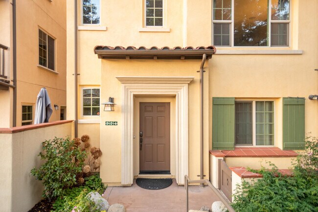 Building Photo - 354 Montecito Way