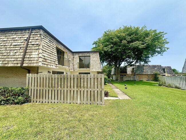 Building Photo - 173 Lake Arbor Dr