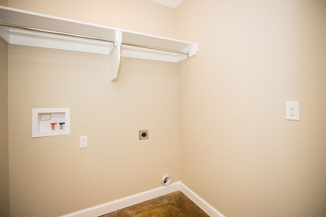 Building Photo - Charming 3 Bedroom, 2 Bath Home in Hilltop...