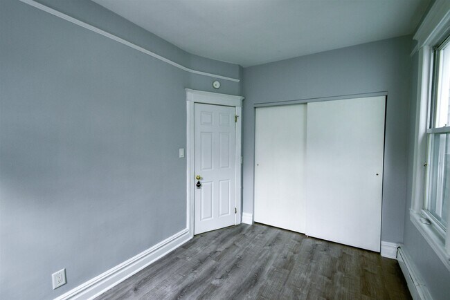 Building Photo - 108 W 42nd St