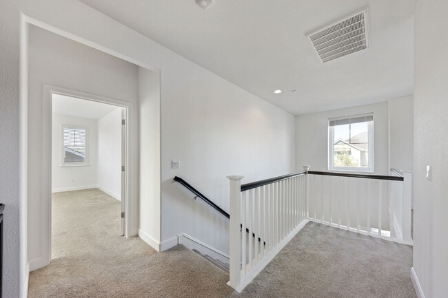 Building Photo - 1680 Southview Dr