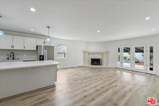 Building Photo - 7241 Donna Ave