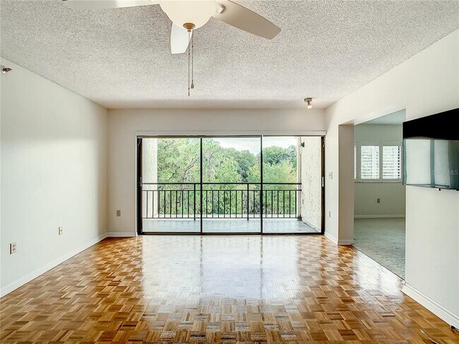 Building Photo - 1158 Carmel Cir