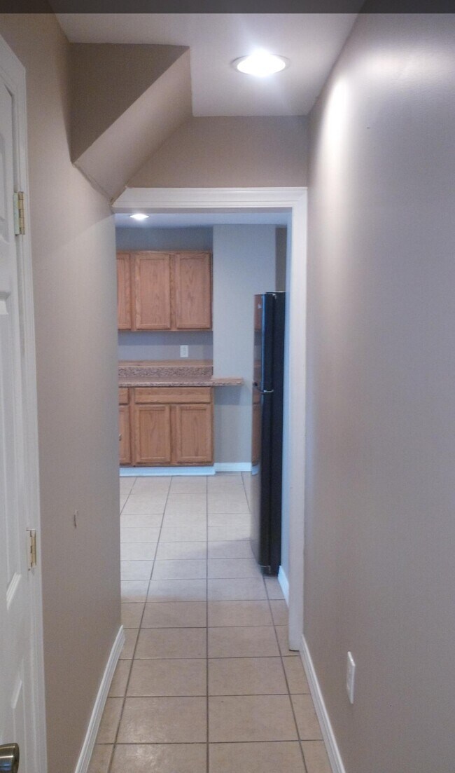hall entry to kitchen - 103 W Chestnut St
