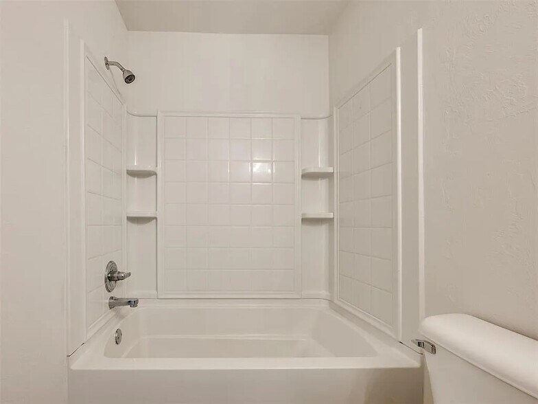 Building Photo - 2417 Arbor Dr