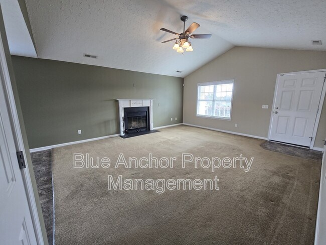 Building Photo - 333 Rose Bud Ln