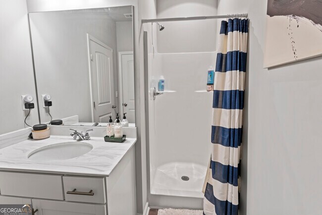 Building Photo - 705 River Rock Ct