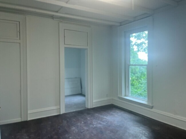 Building Photo - 537 S 4th St