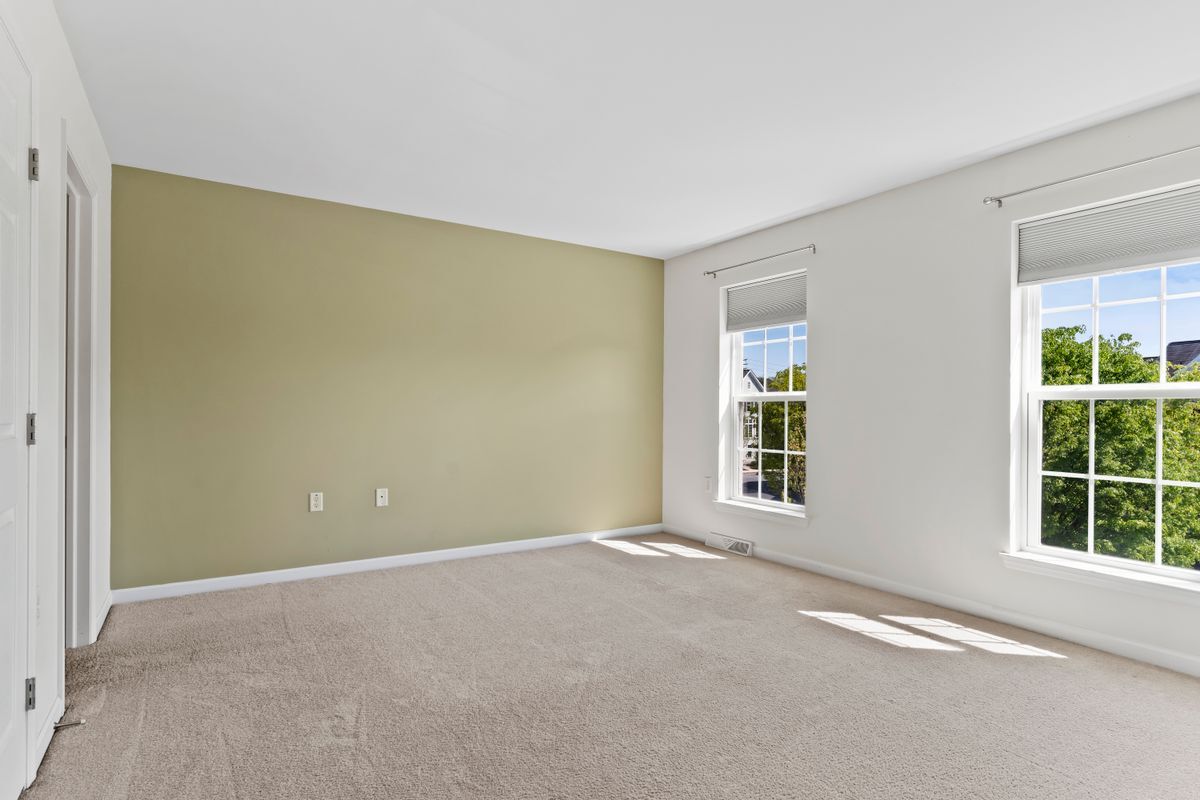 Building Photo - 3030 Meridian Cmns