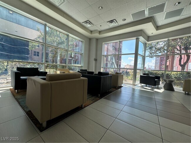 Building Photo - 26 E Serene Ave