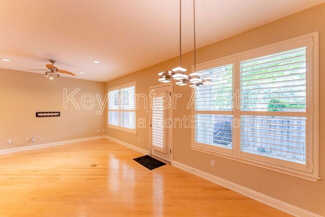 Building Photo - 1808 Village Oak Ct