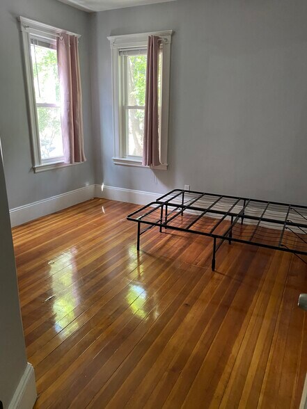 Building Photo - 21 Rill St