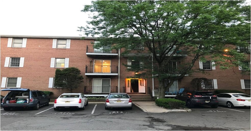 Building Photo - 18 John St