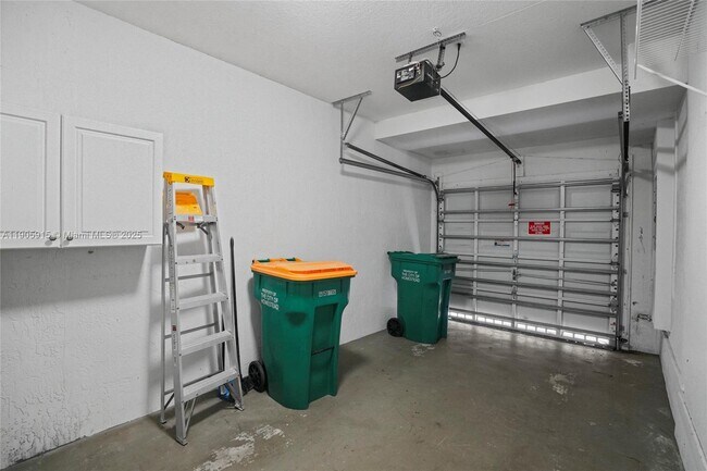 Building Photo - 4129 NE 26th St