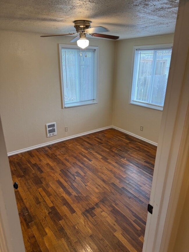 Building Photo - Updated 3 bedroom 1 bathroom house on a huge lot!