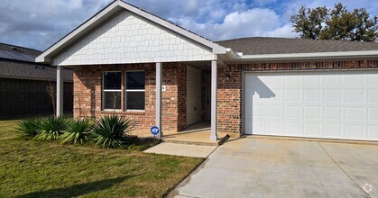 Building Photo - Springtown Rental!