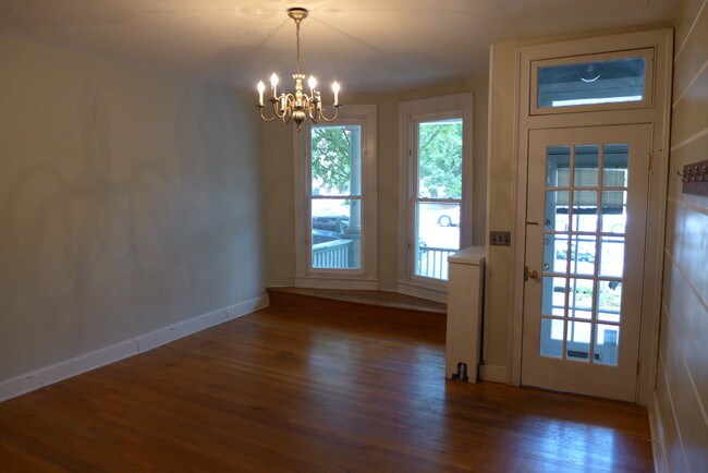 Building Photo - 2934 Huntingdon Ave