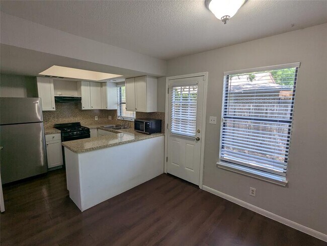 Building Photo - 7800 Northcrest Blvd