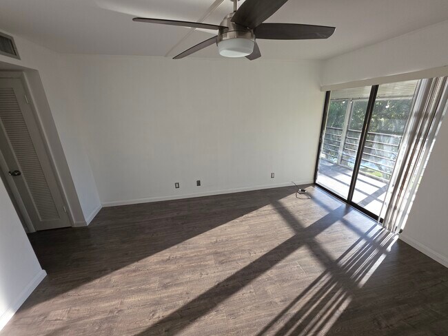 Building Photo - 2312 S Cypress Bend Dr