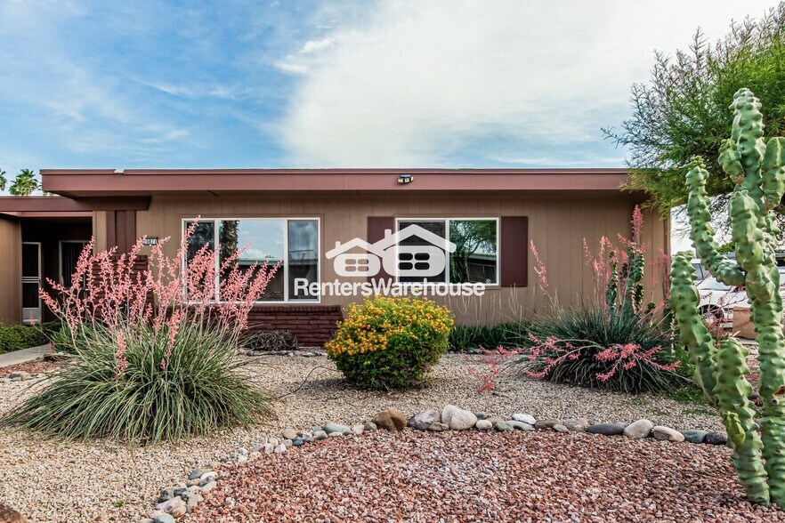 Primary Photo - 10871 W Buccaneer Dr