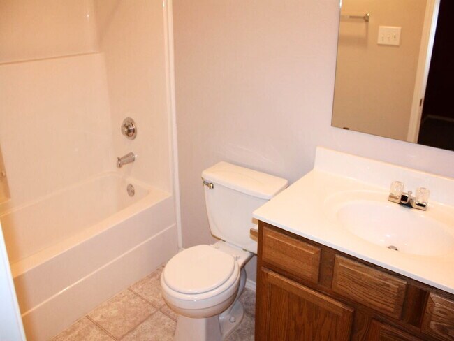 Building Photo - "Charming 3-Bed, 2-Bath Home in Lubbock's Serene Neighborhood – 1,315 Sq Ft of Comfortable Living!"