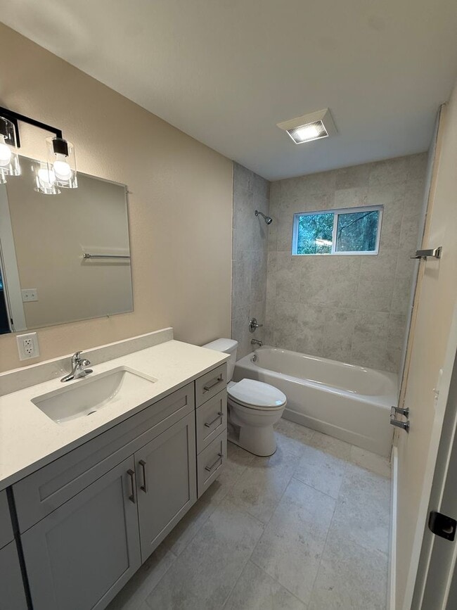 Building Photo - 4405 NW 31st Ave