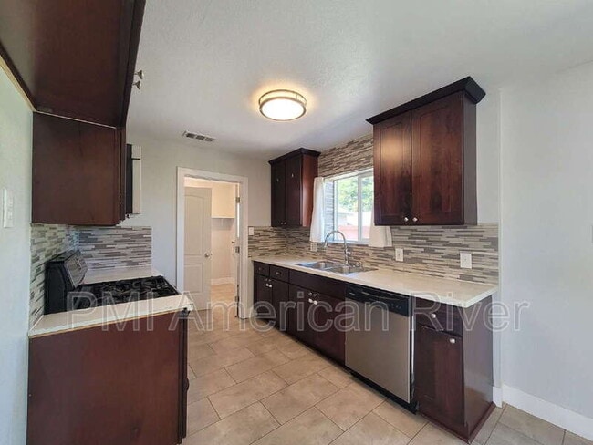 Building Photo - 2621 Cadjew Ave