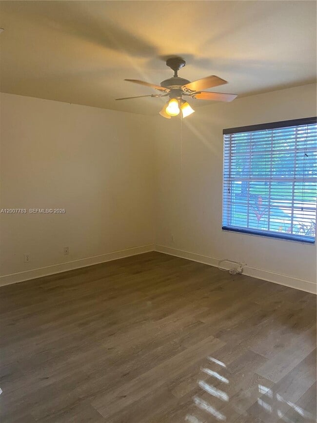 Building Photo - 659 Verona Pl