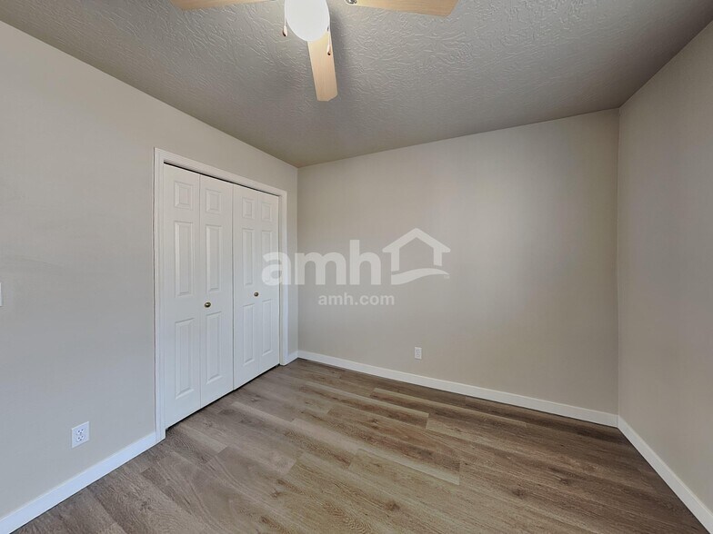 Building Photo - 410 W Mule Ct