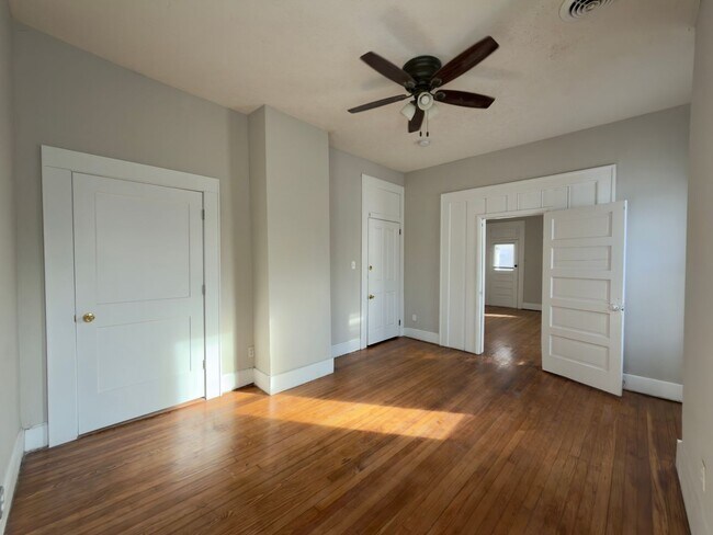 Building Photo - 519 S 8th St