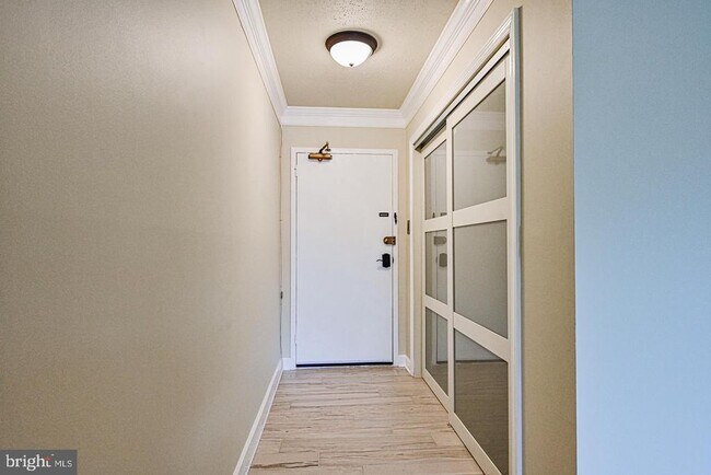 Building Photo - 1300 Army Navy Dr
