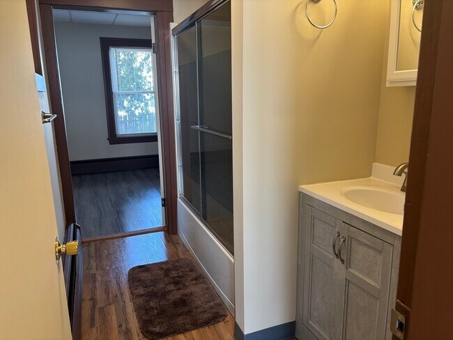 Building Photo - 478 High St