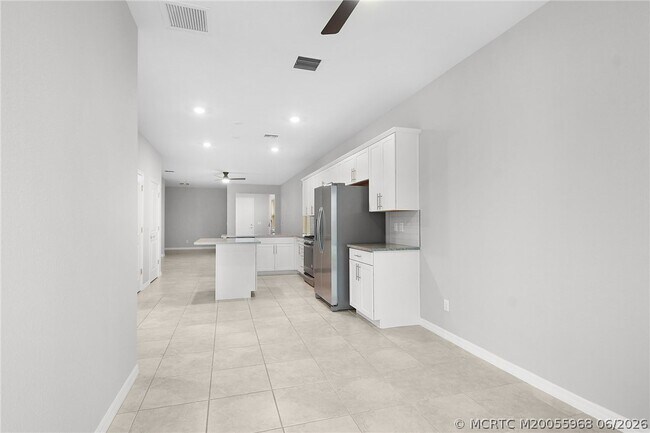 Building Photo - 10214 SW Captiva Dr