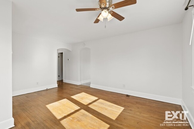 Building Photo - 3 Bedroom/1 Bathroom Brick Ranch For Rent