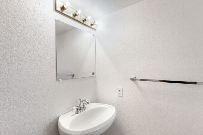 Building Photo - 3 bedroom home in Quail Meadows for rent