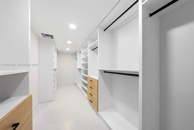 Building Photo - 7540 Los Pinos Blvd