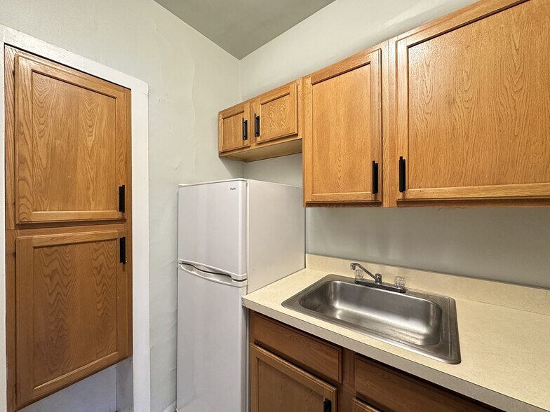 Building Photo - 1160 N Dearborn St