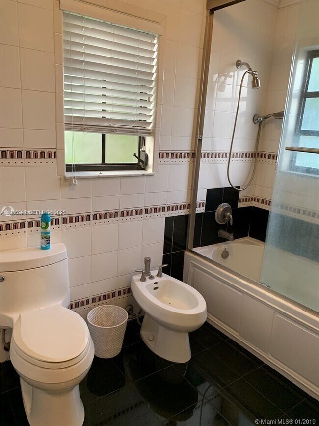 Building Photo - 901 Majorca Ave