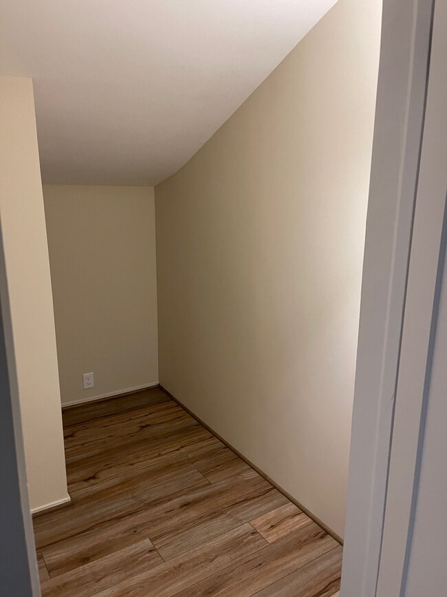 Building Photo - Updated Bernal Heights Holly Park Bungalow