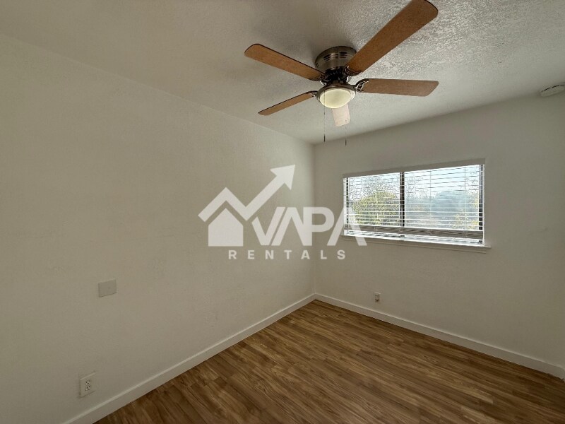 Building Photo - 4210 Sunrise Creek Dr