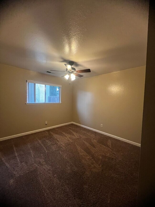 Building Photo - 1116 N Gem St