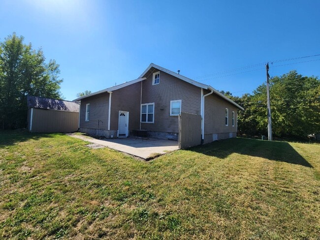 Building Photo - 704 N White St