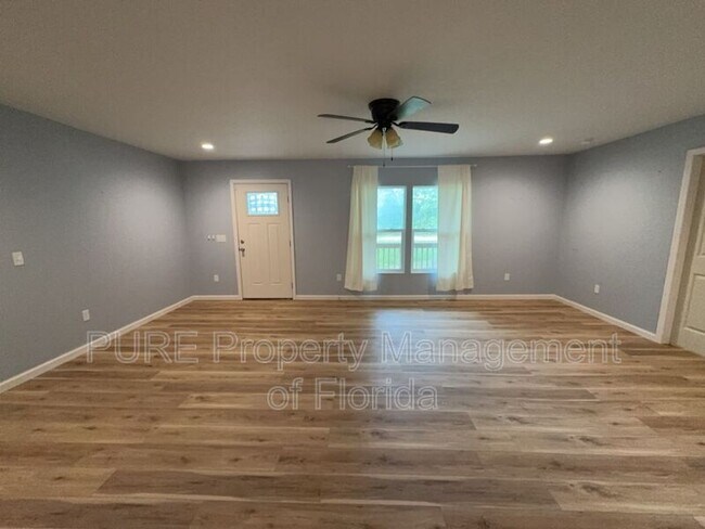 Building Photo - 11330 NE 66th Ln