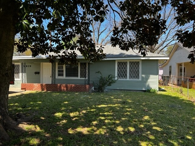 Building Photo - 1909 McCall St