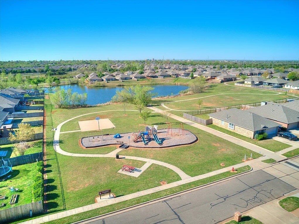 Building Photo - 2404 Deer Chase Dr