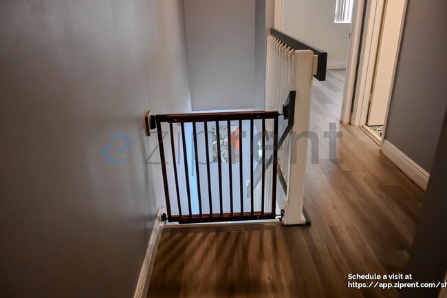 Building Photo - 9761 Riverside Dr