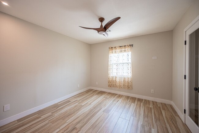 Building Photo - European-inspired Mid-Century Henderson Home!